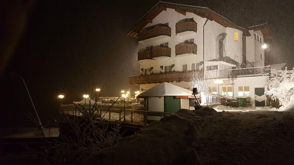 Hotel Hahnbaum ザンクト・ヨーハン・イム・ポンガウ エクステリア 写真
