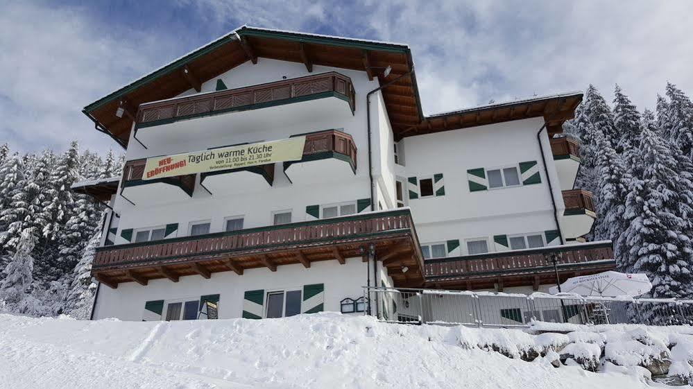 Hotel Hahnbaum ザンクト・ヨーハン・イム・ポンガウ エクステリア 写真