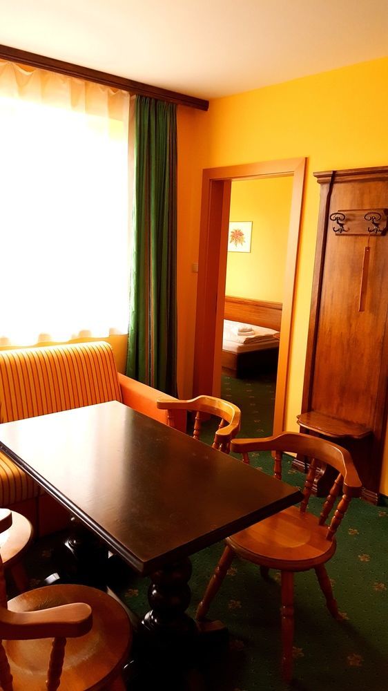 Hotel Hahnbaum ザンクト・ヨーハン・イム・ポンガウ エクステリア 写真